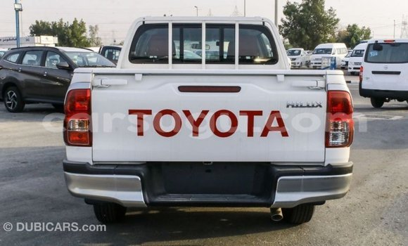 Acheter Import Voiture Toyota Hilux Blanc à Import - Dubai, Burkina-Faso Acheter Import Voiture Toyota Hilux Blanc à Import - Dubai, Burkina-Faso
