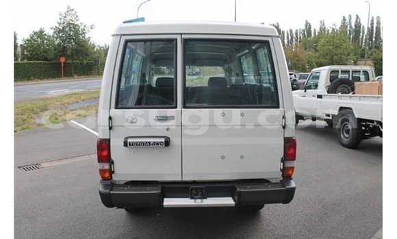 Buy Import Toyota Land Cruiser White Car in Import - Dubai in Burkina Faso Buy Import Toyota Land Cruiser White Car in Import - Dubai in Burkina Faso