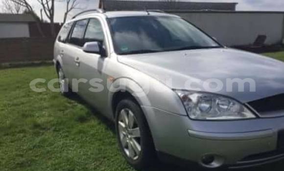 Sayi Sabo Ford Mondeo Azurfa Mota in Ouagadougou a Burkina Faso Sayi Sabo Ford Mondeo Azurfa Mota in Ouagadougou a Burkina Faso