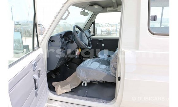 Buy Import Toyota Land Cruiser White Car in Import - Dubai in Burkina Faso Buy Import Toyota Land Cruiser White Car in Import - Dubai in Burkina Faso