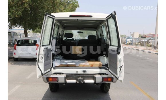 Buy Import Toyota Land Cruiser White Car in Import - Dubai in Burkina Faso Buy Import Toyota Land Cruiser White Car in Import - Dubai in Burkina Faso
