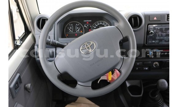 Buy Import Toyota Land Cruiser White Car in Import - Dubai in Burkina Faso Buy Import Toyota Land Cruiser White Car in Import - Dubai in Burkina Faso