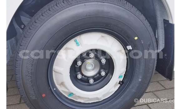 Acheter Import Voiture Toyota Hiace Blanc à Import - Dubai, Burkina-Faso Acheter Import Voiture Toyota Hiace Blanc à Import - Dubai, Burkina-Faso