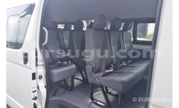 Acheter Import Voiture Toyota Hiace Blanc à Import - Dubai, Burkina-Faso Acheter Import Voiture Toyota Hiace Blanc à Import - Dubai, Burkina-Faso