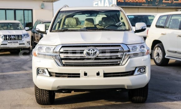 Acheter Import Voiture Toyota Land Cruiser Blanc à Import - Dubai, Burkina-Faso Acheter Import Voiture Toyota Land Cruiser Blanc à Import - Dubai, Burkina-Faso