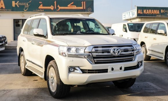 Acheter Import Voiture Toyota Land Cruiser Blanc à Import - Dubai, Burkina-Faso Acheter Import Voiture Toyota Land Cruiser Blanc à Import - Dubai, Burkina-Faso