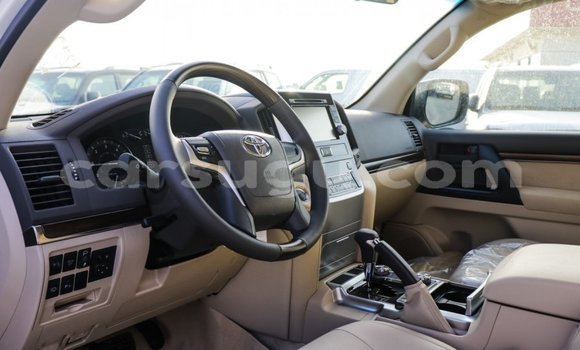 Acheter Import Voiture Toyota Land Cruiser Blanc à Import - Dubai, Burkina-Faso Acheter Import Voiture Toyota Land Cruiser Blanc à Import - Dubai, Burkina-Faso