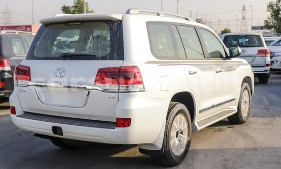 Acheter Import Voiture Toyota Land Cruiser Blanc à Import - Dubai, Burkina-Faso Acheter Import Voiture Toyota Land Cruiser Blanc à Import - Dubai, Burkina-Faso