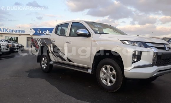 Acheter Import Voiture Mitsubishi L200 Blanc à Import - Dubai, Burkina-Faso Acheter Import Voiture Mitsubishi L200 Blanc à Import - Dubai, Burkina-Faso