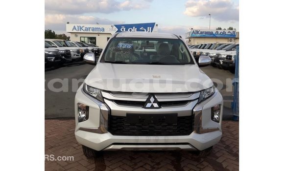 Acheter Import Voiture Mitsubishi L200 Blanc à Import - Dubai, Burkina-Faso Acheter Import Voiture Mitsubishi L200 Blanc à Import - Dubai, Burkina-Faso