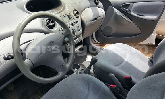 Acheter Neuf Voiture Toyota Yaris Noir à Ouagadougou, Burkina-Faso Acheter Neuf Voiture Toyota Yaris Noir à Ouagadougou, Burkina-Faso