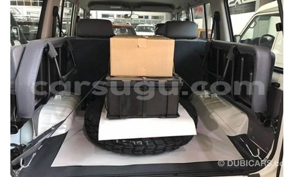 Acheter Import Voiture Toyota Land Cruiser Blanc à Import - Dubai, Burkina-Faso Acheter Import Voiture Toyota Land Cruiser Blanc à Import - Dubai, Burkina-Faso