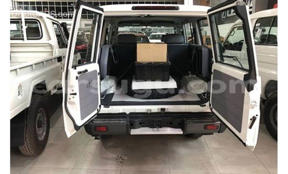 Acheter Import Voiture Toyota Land Cruiser Blanc à Import - Dubai, Burkina-Faso Acheter Import Voiture Toyota Land Cruiser Blanc à Import - Dubai, Burkina-Faso