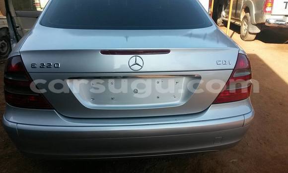 Acheter Neuf Voiture Mercedes-Benz 230 Noir à Ouagadougou, Burkina-Faso Acheter Neuf Voiture Mercedes-Benz 230 Noir à Ouagadougou, Burkina-Faso