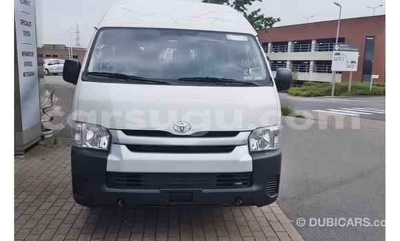 Acheter Import Voiture Toyota Hiace Blanc à Import - Dubai, Burkina-Faso Acheter Import Voiture Toyota Hiace Blanc à Import - Dubai, Burkina-Faso