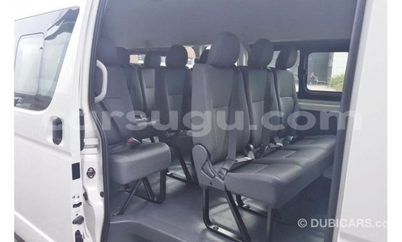 Acheter Import Voiture Toyota Hiace Blanc à Import - Dubai, Burkina-Faso Acheter Import Voiture Toyota Hiace Blanc à Import - Dubai, Burkina-Faso