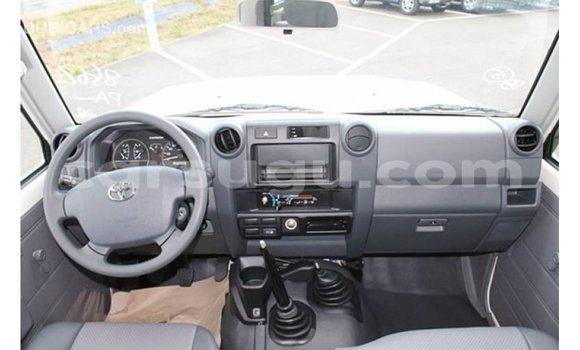 Acheter Import Voiture Toyota Land Cruiser Blanc à Import - Dubai, Burkina-Faso Acheter Import Voiture Toyota Land Cruiser Blanc à Import - Dubai, Burkina-Faso