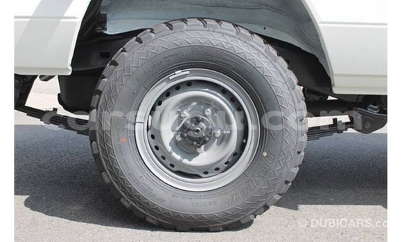 Acheter Import Voiture Toyota Land Cruiser Blanc à Import - Dubai, Burkina-Faso Acheter Import Voiture Toyota Land Cruiser Blanc à Import - Dubai, Burkina-Faso