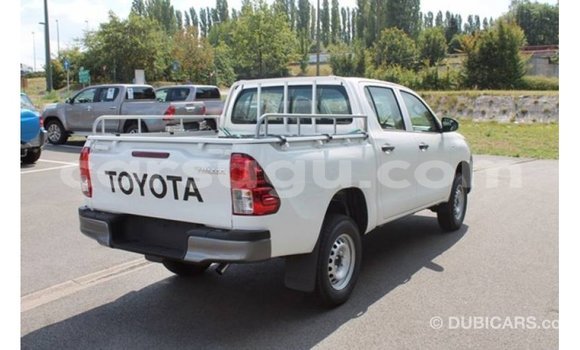 Acheter Import Voiture Toyota Hilux Blanc à Import - Dubai, Burkina-Faso Acheter Import Voiture Toyota Hilux Blanc à Import - Dubai, Burkina-Faso