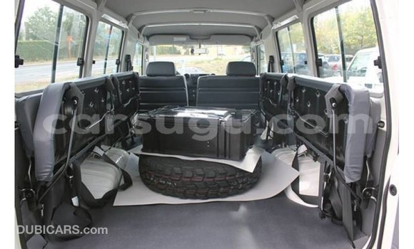 Acheter Import Voiture Toyota Land Cruiser Blanc à Import - Dubai, Burkina-Faso Acheter Import Voiture Toyota Land Cruiser Blanc à Import - Dubai, Burkina-Faso