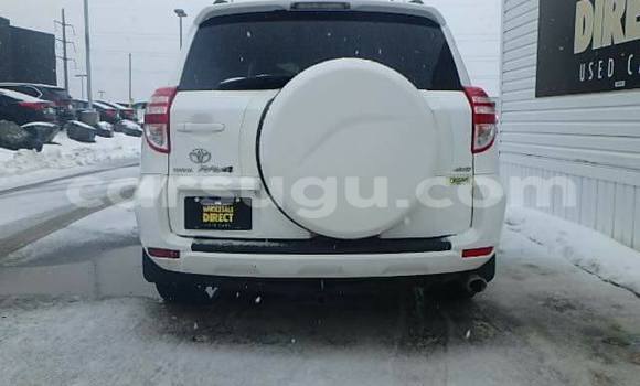 Acheter Occasion Voiture Toyota RAV4 Blanc à Ouagadougou, Burkina-Faso Acheter Occasion Voiture Toyota RAV4 Blanc à Ouagadougou, Burkina-Faso