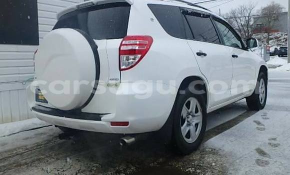 Acheter Occasion Voiture Toyota RAV4 Blanc à Ouagadougou, Burkina-Faso Acheter Occasion Voiture Toyota RAV4 Blanc à Ouagadougou, Burkina-Faso