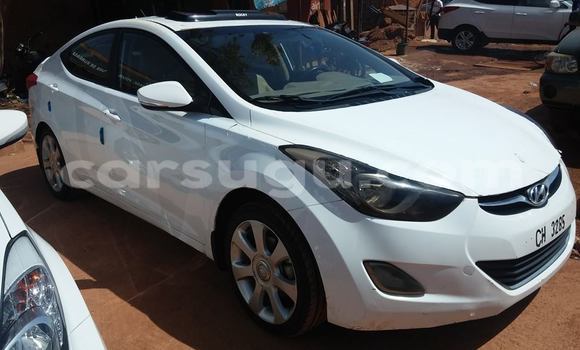 Acheter Occasion Voiture Hyundai Elantra Blanc à Ouagadougou, Burkina-Faso