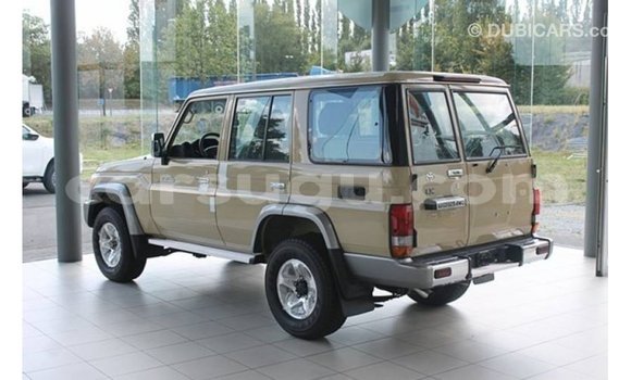 Acheter Import Voiture Toyota Land Cruiser Beige à Import - Dubai, Burkina-Faso Acheter Import Voiture Toyota Land Cruiser Beige à Import - Dubai, Burkina-Faso