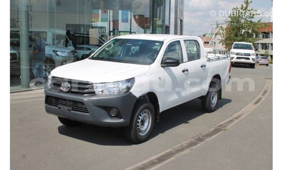 Sayi Imported Toyota Hilux White Mota in Import - Dubai a Burkina Faso Sayi Imported Toyota Hilux White Mota in Import - Dubai a Burkina Faso
