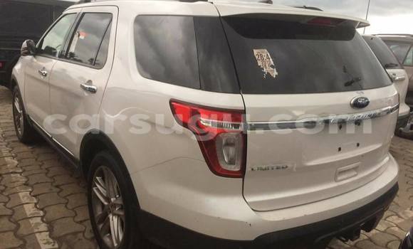 Acheter Occasion Voiture Ford Explorer Blanc à Ouagadougou au Burkina-Faso Acheter Occasion Voiture Ford Explorer Blanc à Ouagadougou au Burkina-Faso