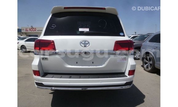 Sayi Imported Toyota Land Cruiser White Mota in Import - Dubai a Burkina Faso Sayi Imported Toyota Land Cruiser White Mota in Import - Dubai a Burkina Faso