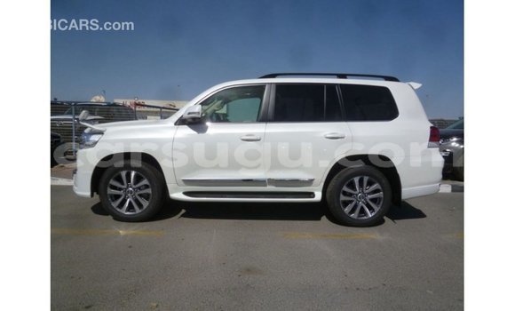 Sayi Imported Toyota Land Cruiser White Mota in Import - Dubai a Burkina Faso Sayi Imported Toyota Land Cruiser White Mota in Import - Dubai a Burkina Faso