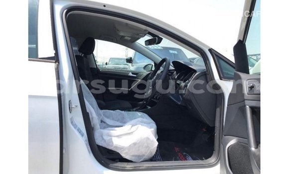 Sayi Imported Volkswagen Golf White Mota in Import - Dubai a Burkina Faso Sayi Imported Volkswagen Golf White Mota in Import - Dubai a Burkina Faso