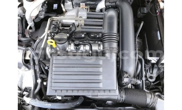 Sayi Imported Volkswagen Golf White Mota in Import - Dubai a Burkina Faso Sayi Imported Volkswagen Golf White Mota in Import - Dubai a Burkina Faso