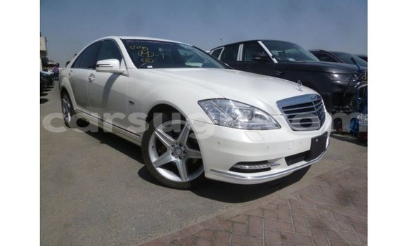 Sayi Imported Mercedes-Benz 190 White Mota in Import - Dubai a Burkina Faso Sayi Imported Mercedes-Benz 190 White Mota in Import - Dubai a Burkina Faso