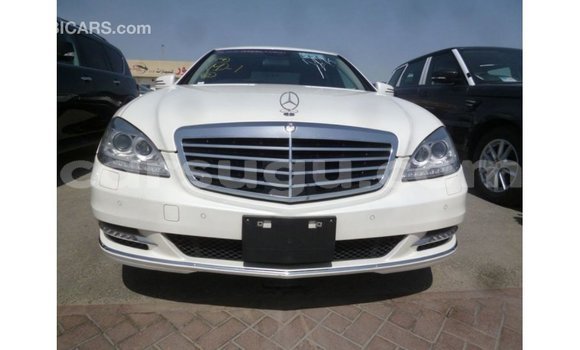 Sayi Imported Mercedes-Benz 190 White Mota in Import - Dubai a Burkina Faso Sayi Imported Mercedes-Benz 190 White Mota in Import - Dubai a Burkina Faso