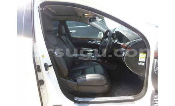 Sayi Imported Mercedes-Benz 190 White Mota in Import - Dubai a Burkina Faso Sayi Imported Mercedes-Benz 190 White Mota in Import - Dubai a Burkina Faso