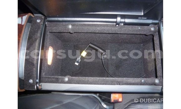 Sayi Imported Mercedes-Benz 190 White Mota in Import - Dubai a Burkina Faso Sayi Imported Mercedes-Benz 190 White Mota in Import - Dubai a Burkina Faso