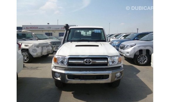 Sayi Imported Toyota Land Cruiser White Mota in Import - Dubai a Burkina Faso Sayi Imported Toyota Land Cruiser White Mota in Import - Dubai a Burkina Faso