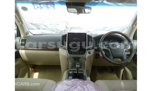 Sayi Imported Toyota Land Cruiser White Mota in Import - Dubai a Burkina Faso Sayi Imported Toyota Land Cruiser White Mota in Import - Dubai a Burkina Faso