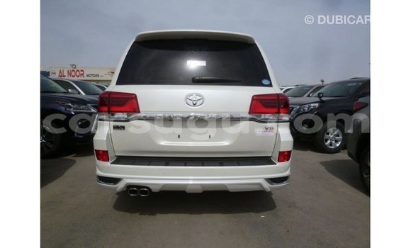 Sayi Imported Toyota Land Cruiser White Mota in Import - Dubai a Burkina Faso Sayi Imported Toyota Land Cruiser White Mota in Import - Dubai a Burkina Faso