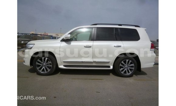Sayi Imported Toyota Land Cruiser White Mota in Import - Dubai a Burkina Faso Sayi Imported Toyota Land Cruiser White Mota in Import - Dubai a Burkina Faso