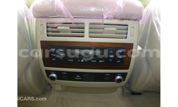 Sayi Imported Toyota Land Cruiser White Mota in Import - Dubai a Burkina Faso Sayi Imported Toyota Land Cruiser White Mota in Import - Dubai a Burkina Faso