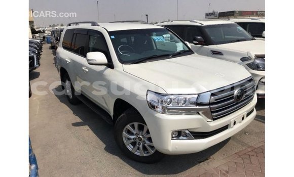 Sayi Imported Toyota Land Cruiser White Mota in Import - Dubai a Burkina Faso Sayi Imported Toyota Land Cruiser White Mota in Import - Dubai a Burkina Faso