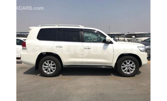 Sayi Imported Toyota Land Cruiser White Mota in Import - Dubai a Burkina Faso Sayi Imported Toyota Land Cruiser White Mota in Import - Dubai a Burkina Faso