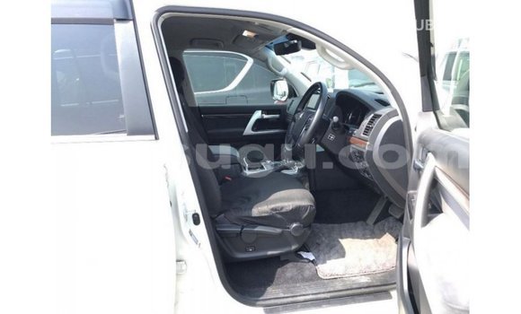 Sayi Imported Toyota Land Cruiser White Mota in Import - Dubai a Burkina Faso Sayi Imported Toyota Land Cruiser White Mota in Import - Dubai a Burkina Faso