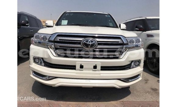 Sayi Imported Toyota Land Cruiser White Mota in Import - Dubai a Burkina Faso Sayi Imported Toyota Land Cruiser White Mota in Import - Dubai a Burkina Faso