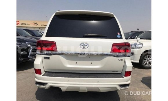 Sayi Imported Toyota Land Cruiser White Mota in Import - Dubai a Burkina Faso Sayi Imported Toyota Land Cruiser White Mota in Import - Dubai a Burkina Faso