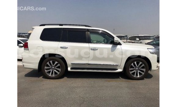 Sayi Imported Toyota Land Cruiser White Mota in Import - Dubai a Burkina Faso Sayi Imported Toyota Land Cruiser White Mota in Import - Dubai a Burkina Faso