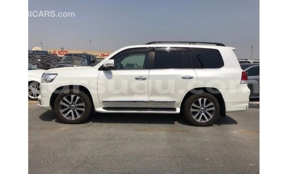 Sayi Imported Toyota Land Cruiser White Mota in Import - Dubai a Burkina Faso Sayi Imported Toyota Land Cruiser White Mota in Import - Dubai a Burkina Faso